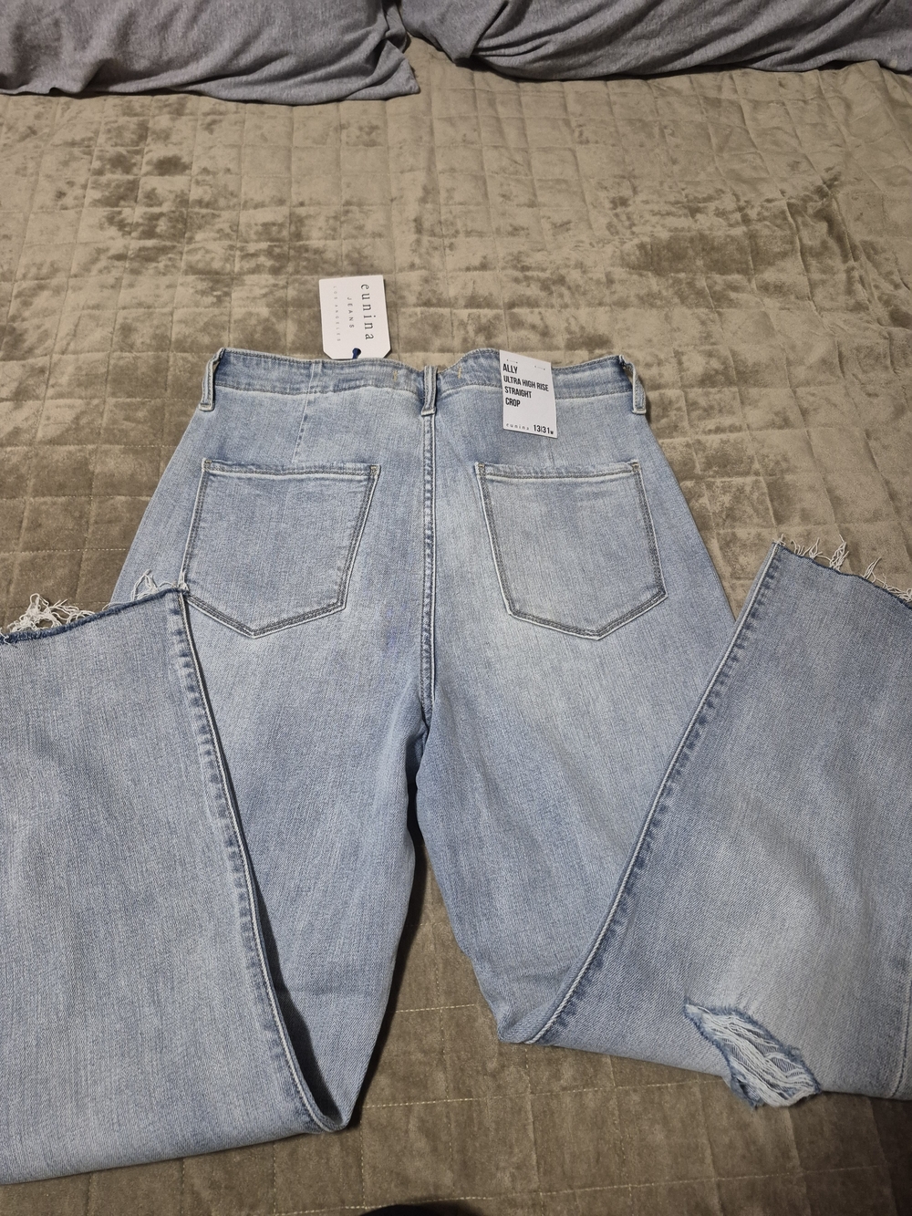eunina Light Blue Cropped High-Rise Jeans with Frayed Hem - Picture 5 of 6